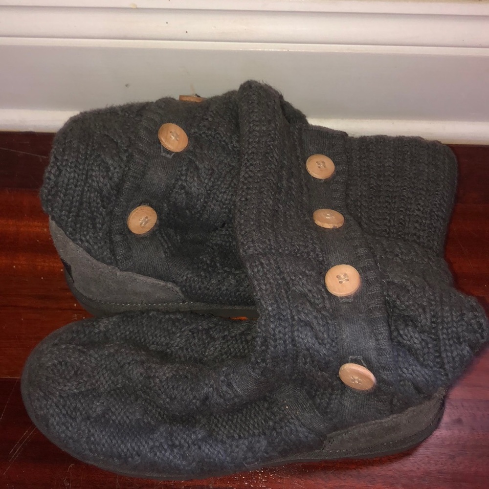 Grey knit ugg boots with four buttons